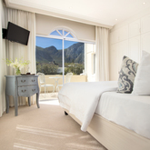 Hermanus Beach Front Lodge - Mountain View Bedroom
