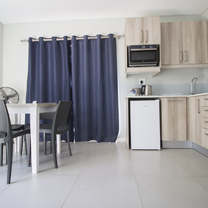 kleinmond_accommodations_kleinmond_lodge_living_space_for_wheelchair_friendly_room_1552392735_1567001071