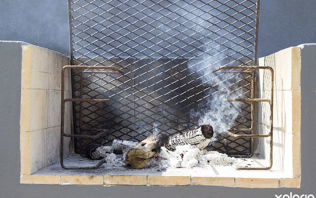 kleinmond_accommodations_kleinmond_lodge_braai_area_1552392672_1567090443