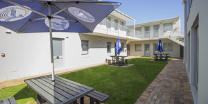 kleinmond_accommodations_kleinmond_lodge_realxing_area_1552393306_1567090441