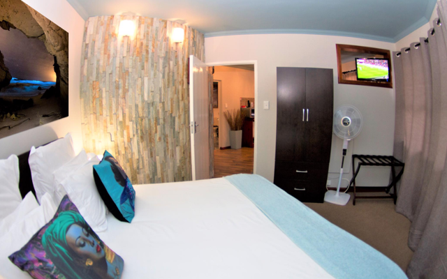 6_bedroom_house_2_1567176397