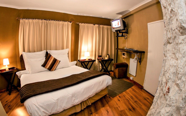 6_bedroom_house_3_1567176398