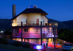 Stunning 6 Bedroom Home in De Kelders