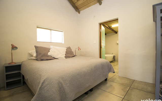 kleinmond_accommodation_njr_cottage_main_bedroom_1537944425_1567425773