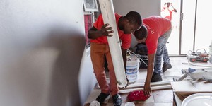 DJ_plumbing_team_working_1519893030_1570191521