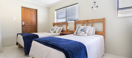 gansbaai_accommodation_pearly_stay_self_catering_three_quarter_bed_in_room_1570444323