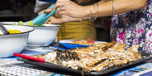 hermanus_restaurant_de_vette_mossel_dishing_up_1551175376_1570772789