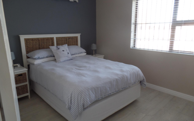 pam_golding_property_in_de_kelders_bedroom_1571723516