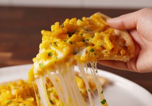 Recipe: Macaroni & Cheese Pizza