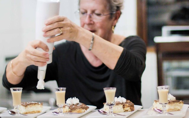 mc_clarke_hide_away_marina_preparing_dessert_1508502737_1573538765