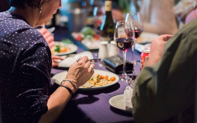 mc_clarke_hide_away_people_eating_1508502399_1573538762