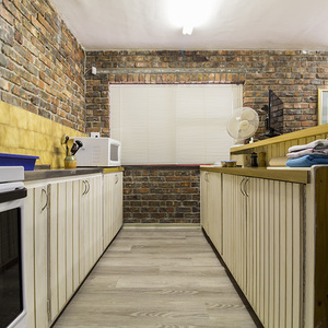 bettys_bay_accommodation_sea_way_self_catering_kitchen_1574253420