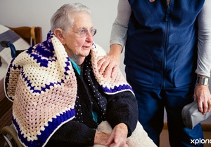 Tips for reducing loneliness in elders this festive season