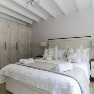 hermanus_accommodation_johes_place_second_bedroom_unit_2_1564061379_1575029555