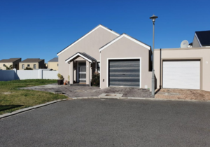 R1,530,000 | 2 Bedroom House For Sale in Sandbaai