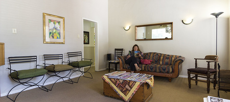 hermanus_doctors_righardt_van_huyssteen_reception_waiting_area_1580308045