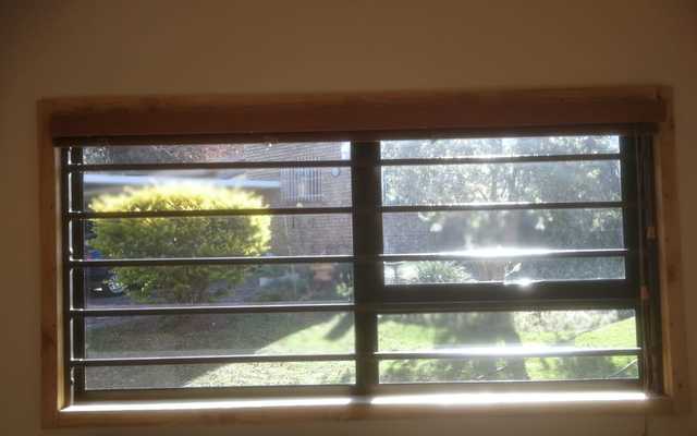 HORIZONTAL AND COTTAGE PANE BURGLAR BARS WINDOW FIXTURES