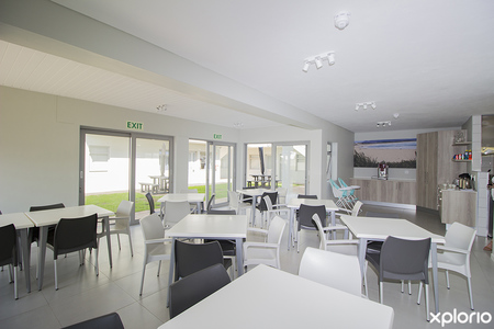 kleinmond_accommodations_kleinmond_lodge_communial_kitchen_1552392623_1583934052