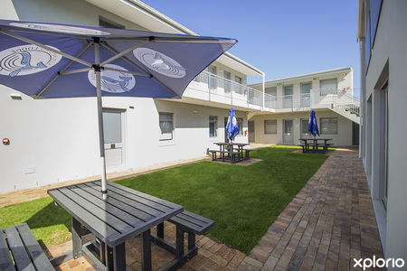 kleinmond_accommodations_kleinmond_lodge_realxing_area_1552393306_1583934052