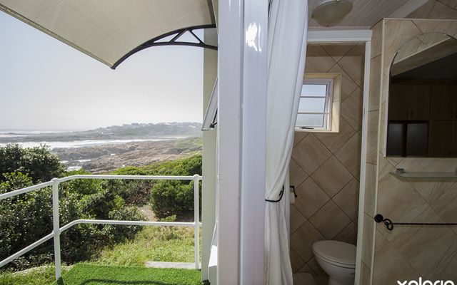 gansbaai_accommodation_on_the_rocks_bead_and_breakfast_view_from_leopard_room_1556110632_1584535956