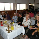 Dames kuier gesellig saam