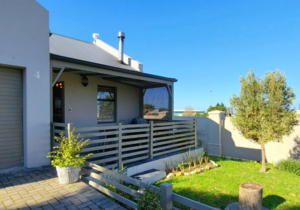 R2,980,000 | 2 Bedroom House For Sale in Hemel en Aarde Estate
