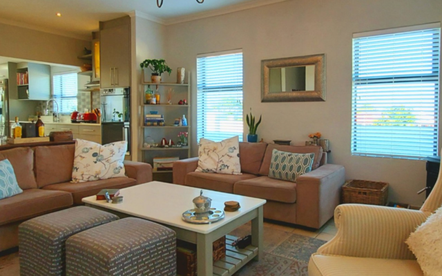 chas_everitt_living_area_1593078780