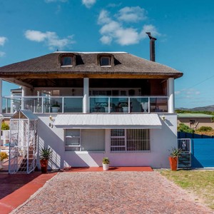The_white_house_pearly_outside_front_view_1512570082_1593527377