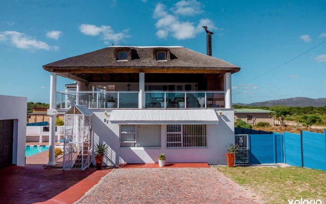 The_white_house_pearly_outside_front_view_1512570082_1593527377