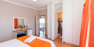 The_white_house_pearly_sunset_boulevard_1515751769_1593527380