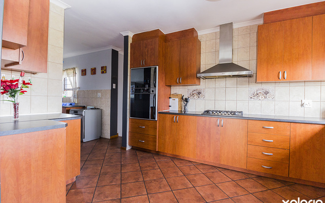 gansbaai_accommodation_the_blue_tuscan_villa_big_kitchen_1565946122_1596538797