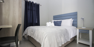 kleinmond_accommodations_kleinmond_lodge_standard_double_room_1552393327_1__1601979416