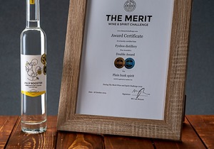 Plain Husk SpiritÂ (43% Vol.)