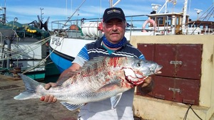 Fishing around Gansbaai with Oubaas Lesch - Eco-friendly Fisherman