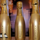 To shoot a product! - Aktileda Marketing - Hermanus