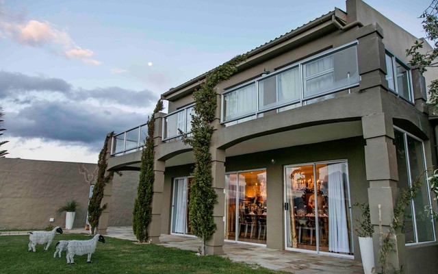 Benguela_Front_house_1508834432_1605879892