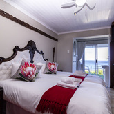 Protea Room With en-suite Bathroom - On The Rocks B&B - Xplorioâ„¢ Gansbaai