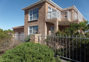 3 Bedroom House For Sale in Perlemoenbaai -Â R2,400,000