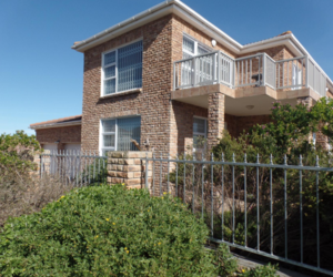 3 Bedroom House For Sale in Perlemoenbaai -Â R2,400,000