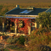 Front View - Vleiroos Cottage @ Sandberg Fynbos Reserve - Xplorioâ„¢ Gansbaai