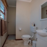 Bathroom - Guppy Huys - Xplorioâ„¢ Gansbaai