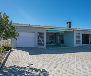 R3,200,000 | 5 Bedroom House For Sale in Struisbaai