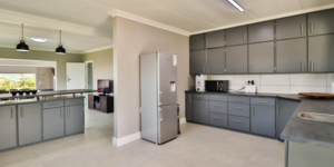 chas_everitt_5_bedroom_kitchen_1_1621941442