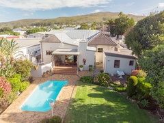 5 Bedroom House For Sale in Bredasdorp - R4 925 000