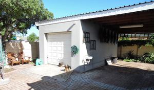 R1,495,000 | 2 Bedroom House For Sale in Pearly Beach