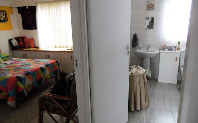 1_bed_room_and_bathroom_1624356540