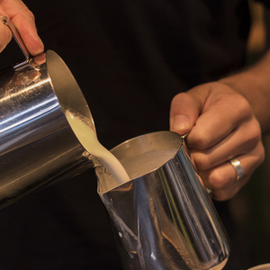 gansbaai_coffee_shop_raging_goose_coffee_milk_seperation_1603976363_1624872273