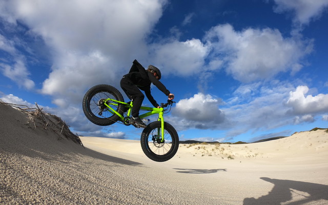 Flying down the Dunes