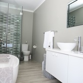 Son & Saffier- Hermanus Luxury Holiday Homes - Xplorioâ„¢ Hermanus
