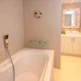 Bayview Apartment 104 - Hermanus Luxury Holiday Homes - Xplorioâ„¢ Hermanus